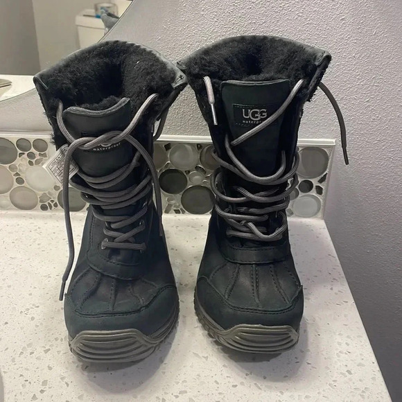 𝅺ugg Adirondack II leopard woman’s waterproof boots - Picture 2 of 14